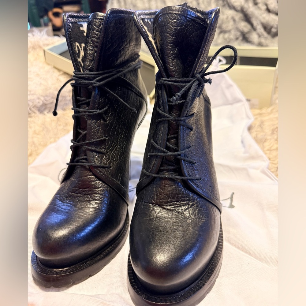 ELIZABETH & JAMES PEBBLED LEATHER HEELED BOOTIES, BLACK, SIZE 9.5 - Picture 4 of 16